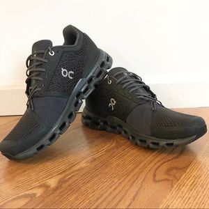 Mens ON Cloudstratus size 9.5